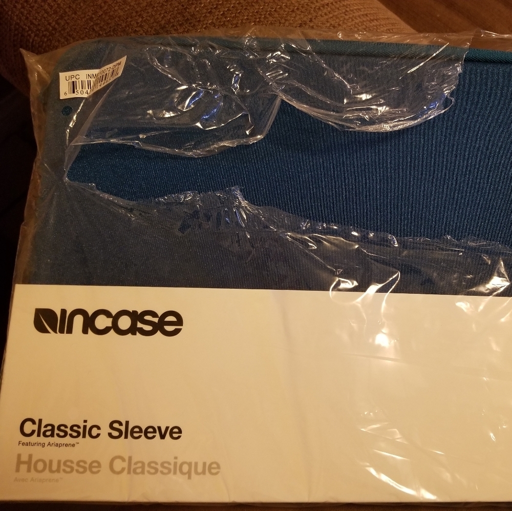 Incase classic sleeve